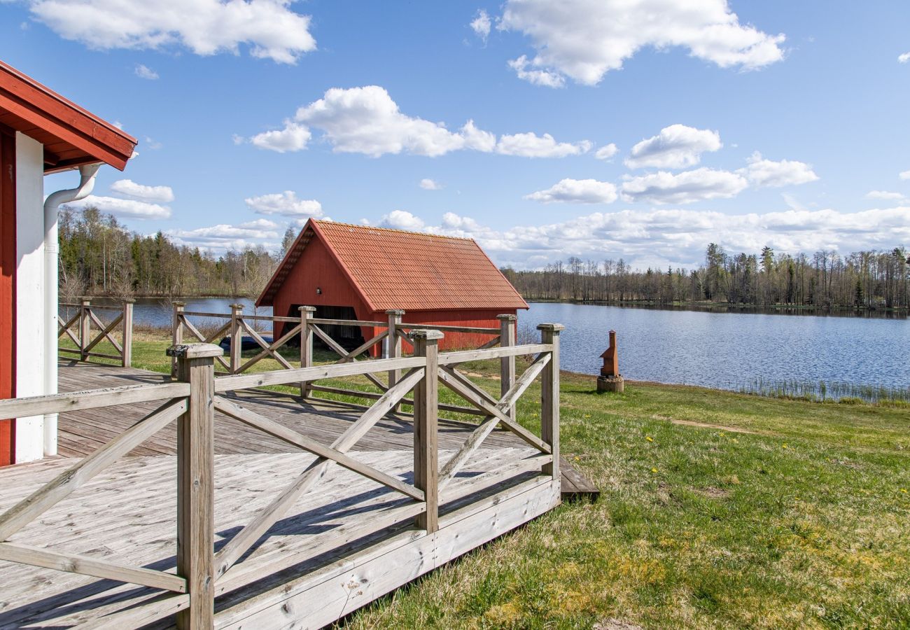 Stuga i Hamneda - Stuga med utsikt över Hängasjön | SE06014