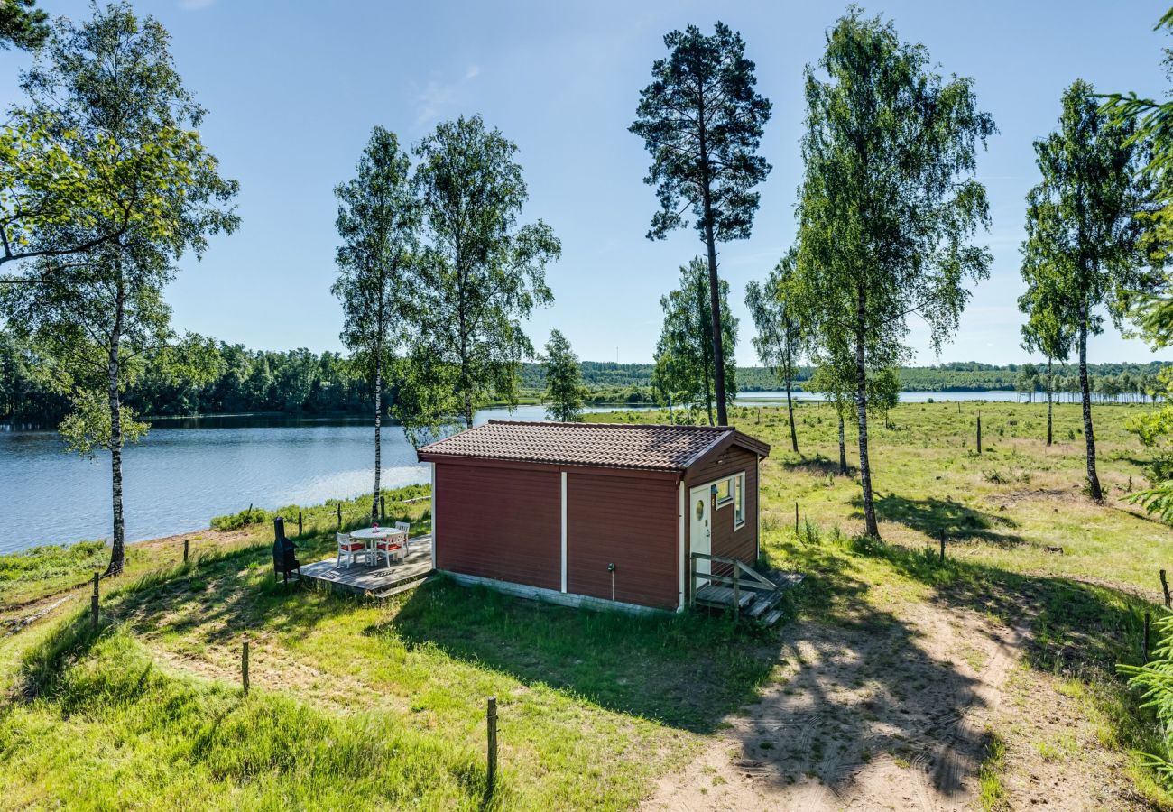 Stuga i Hamneda - Stuga med fin utsikt över Hängasjön