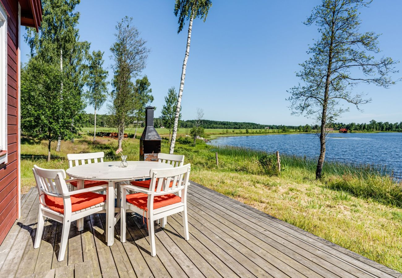 Stuga i Hamneda - Semesterhus med härlig utsikt över Hängasjön