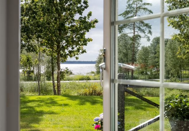Stuga i Ljungby - Semesterhus i Hölminge med panoramautsikt över sjön Bolmen | SE06024