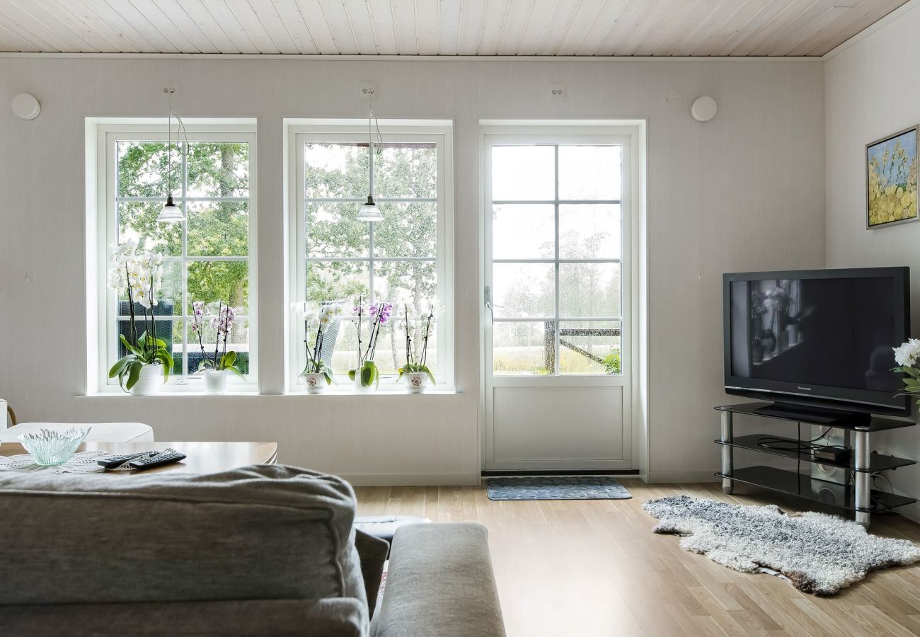 Stuga i Ljungby - Semesterhus i Hölminge med panoramautsikt över sjön Bolmen | SE06024