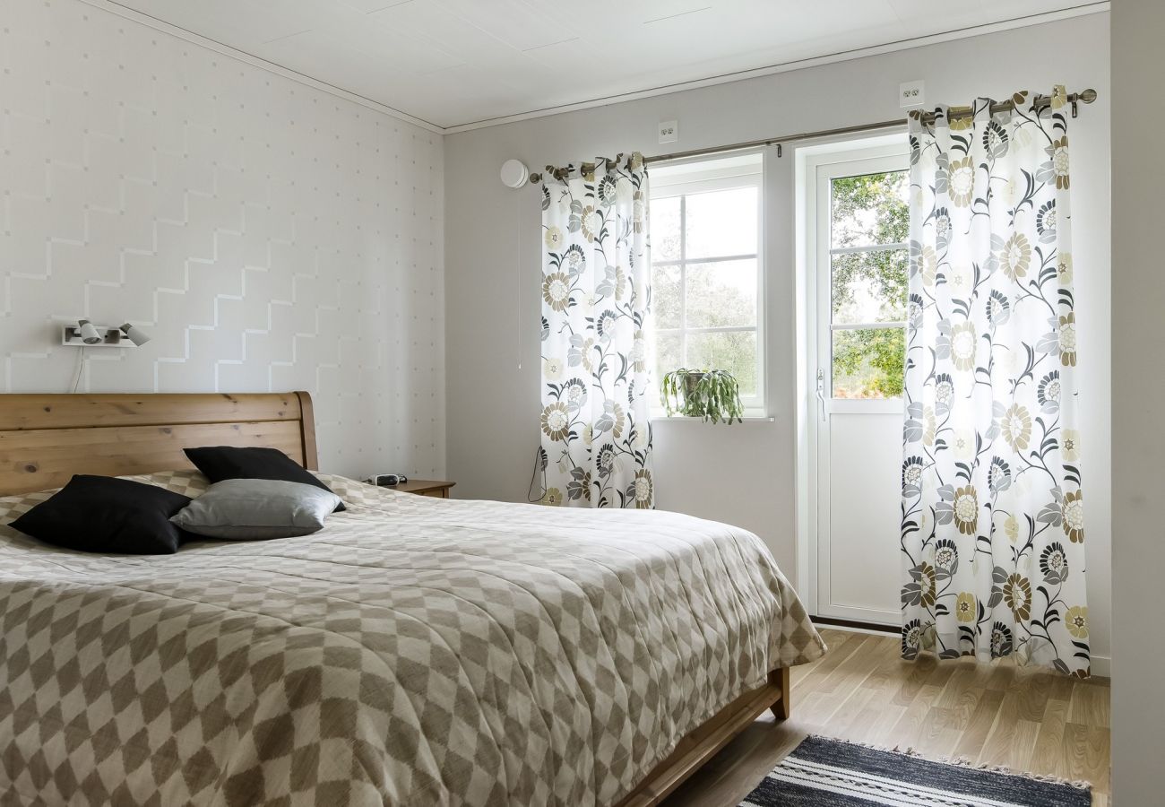 Stuga i Ljungby - Semesterhus i Hölminge med panoramautsikt över sjön Bolmen | SE06024
