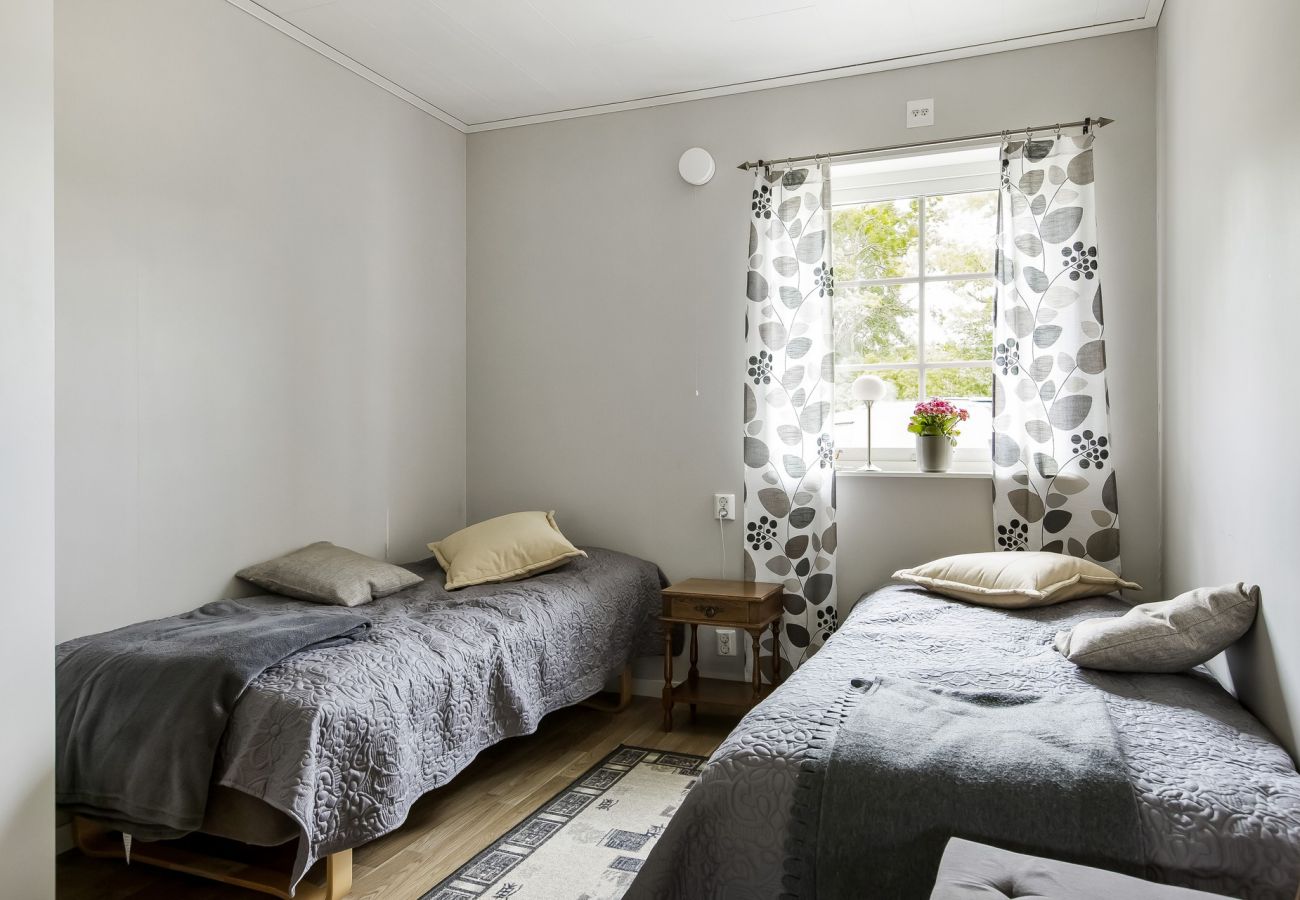 Stuga i Ljungby - Semesterhus i Hölminge med panoramautsikt över sjön Bolmen | SE06024