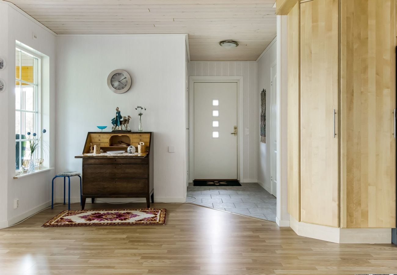 Stuga i Ljungby - Semesterhus i Hölminge med panoramautsikt över sjön Bolmen | SE06024