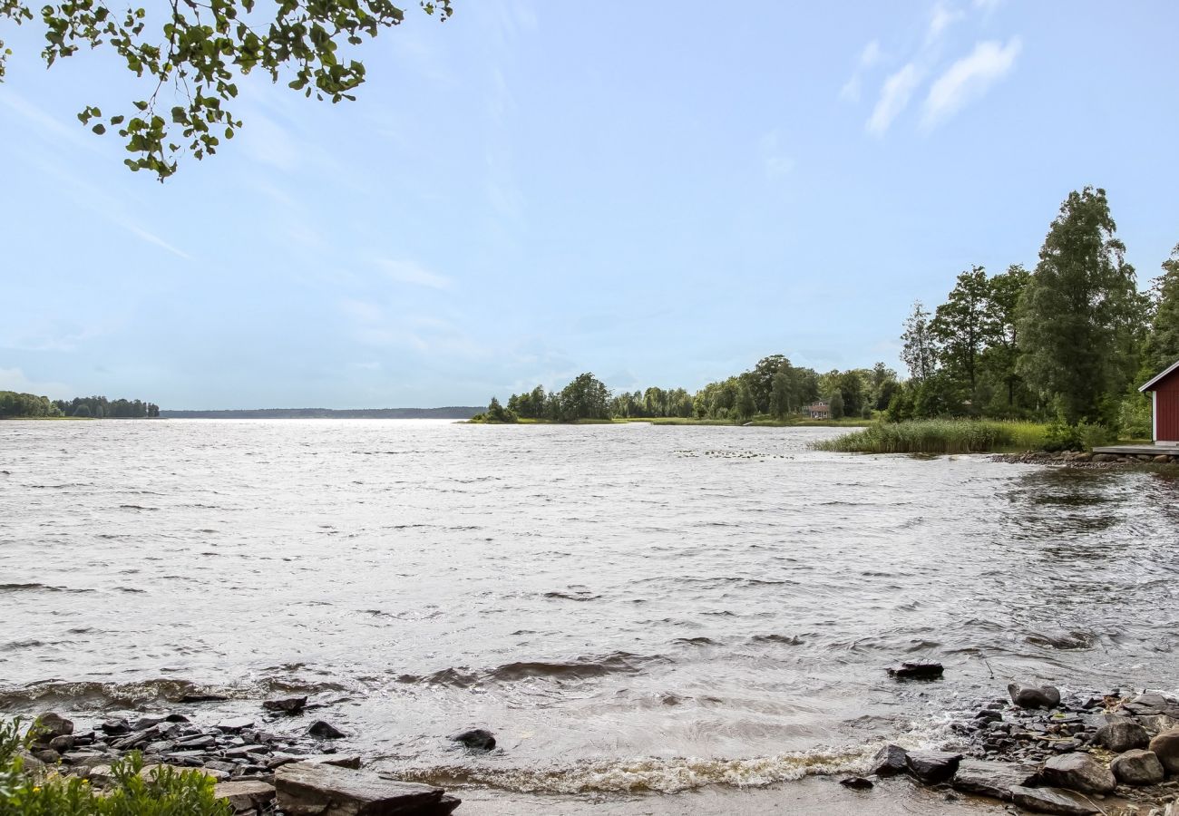 Stuga i Ljungby - Semesterhus i Hölminge med panoramautsikt över sjön Bolmen | SE06024