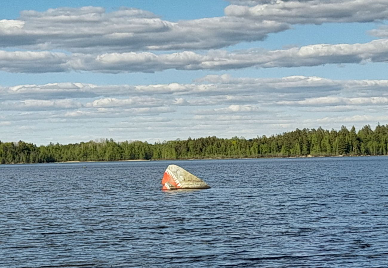 Stuga i Ryd - Mysig stuga med 500 m till sjö och roddbåt | SE06025