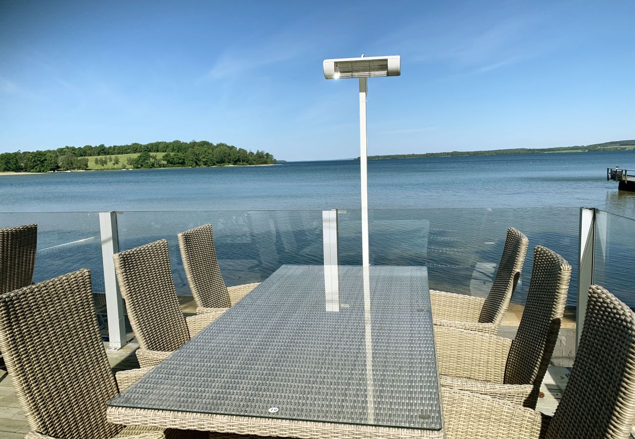 Stuga i Motala - Nybyggt attefallshus vid vackra Varamobadet!