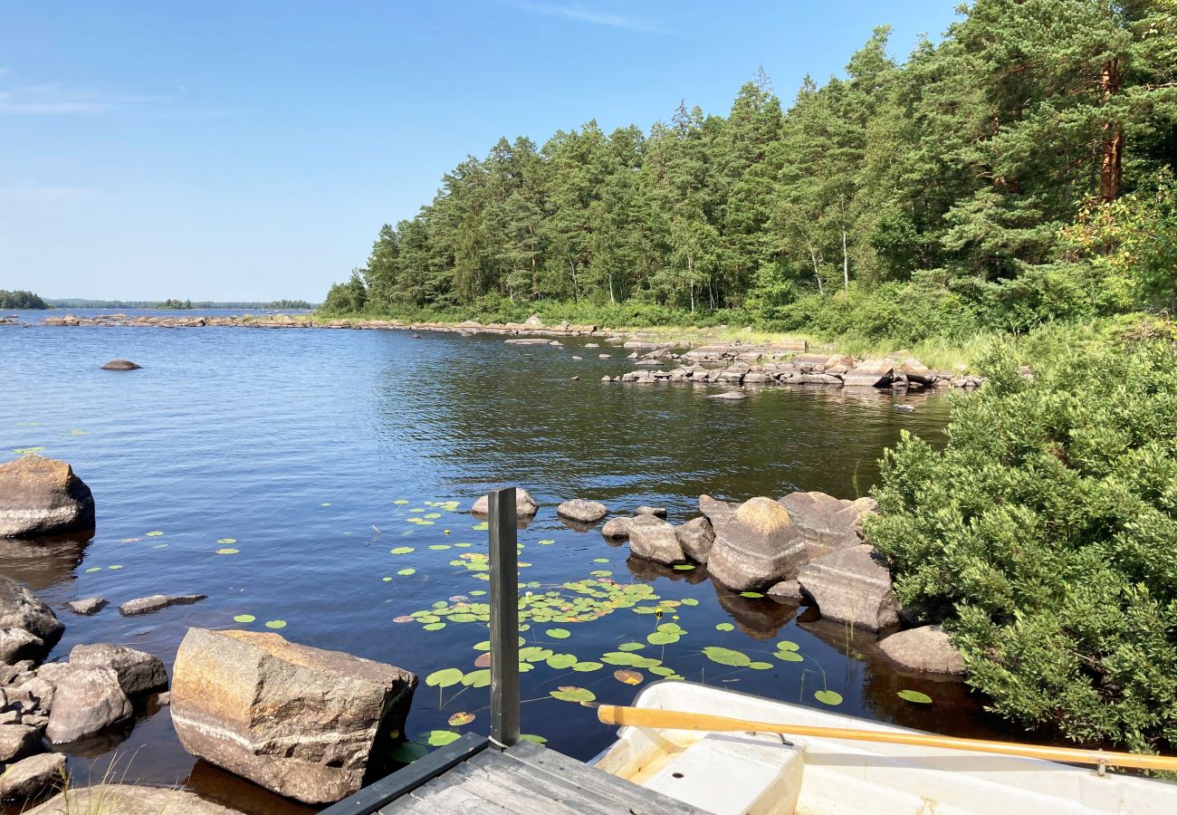 Stuga i Ryd - Trevligt semesterhus med 100 meter till sjön Åsnen