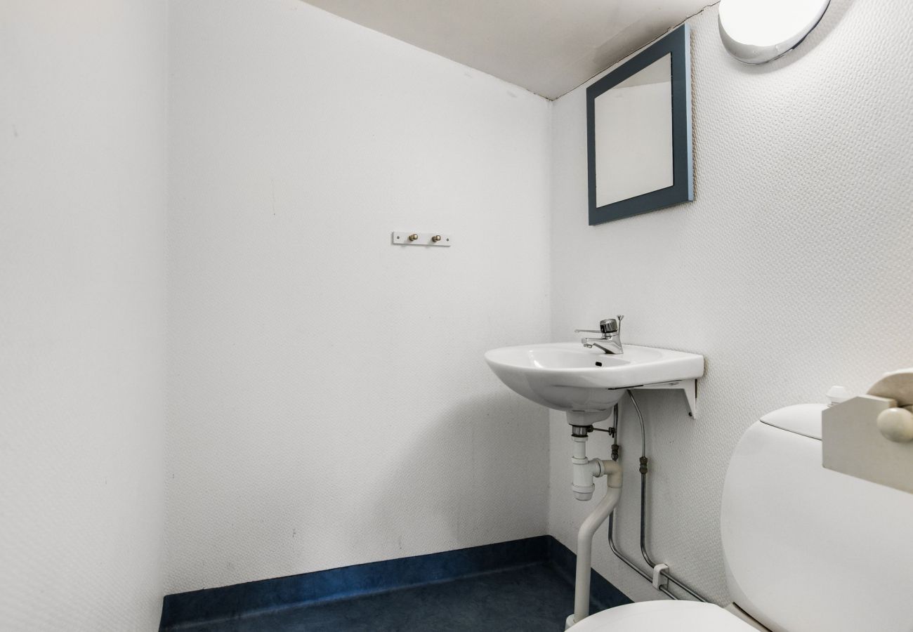 Stuga i Vittaryd - Rymligt semesterhus i Flattinge, Lagan, 200 m från sjön Flåren  