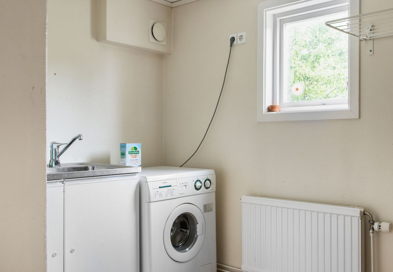 Stuga i Vittaryd - Rymligt semesterhus i Flattinge, Lagan, 200 m från sjön Flåren  