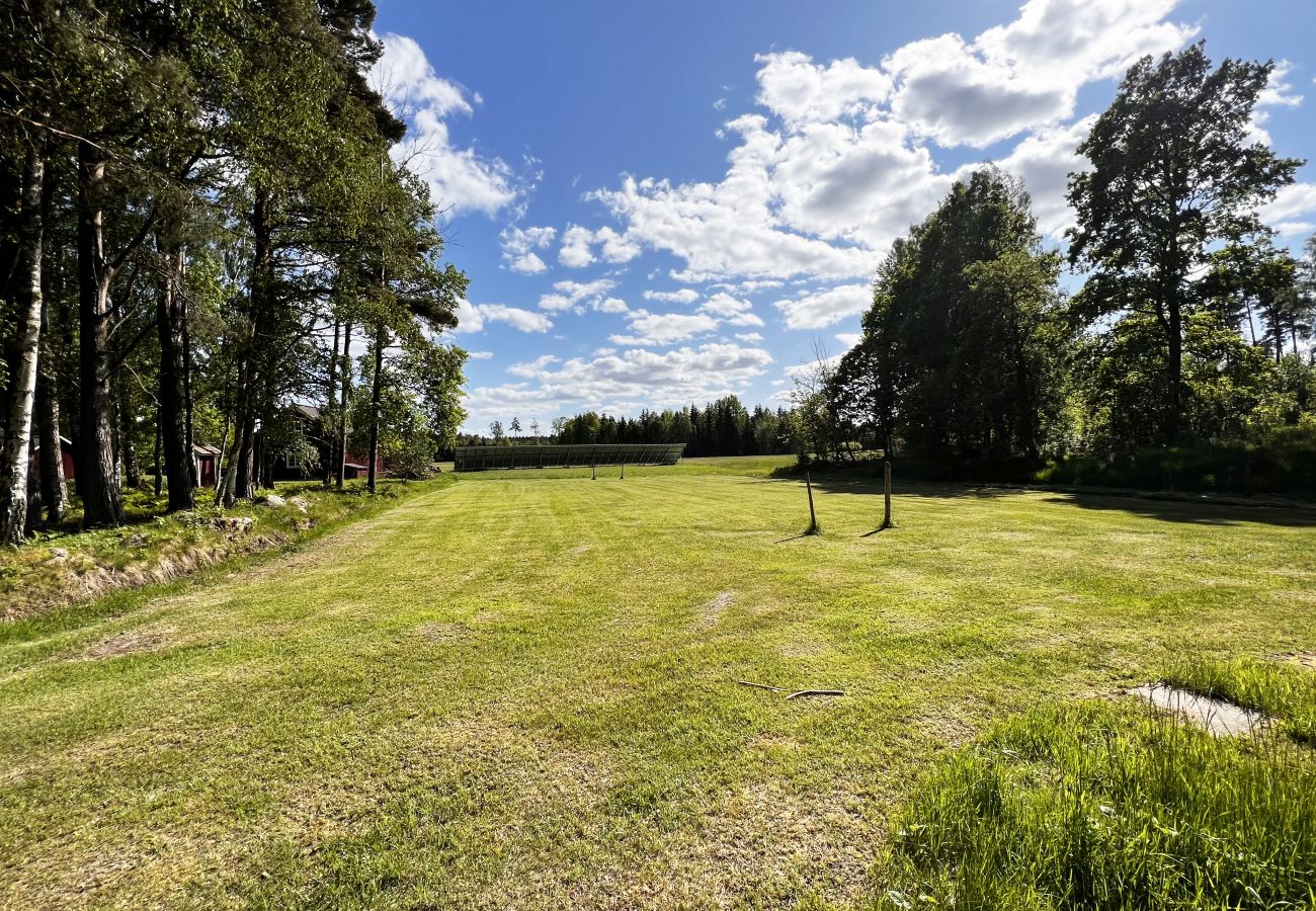 Stuga i Mellerud - Mysigt och lantligt semesterboende 150 meter från Vänerns strand 