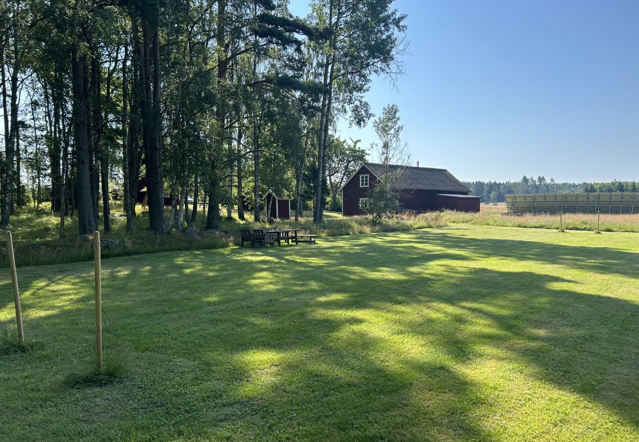 Stuga i Mellerud - Mysigt och lantligt semesterboende 150 meter från Vänerns strand | SE17003