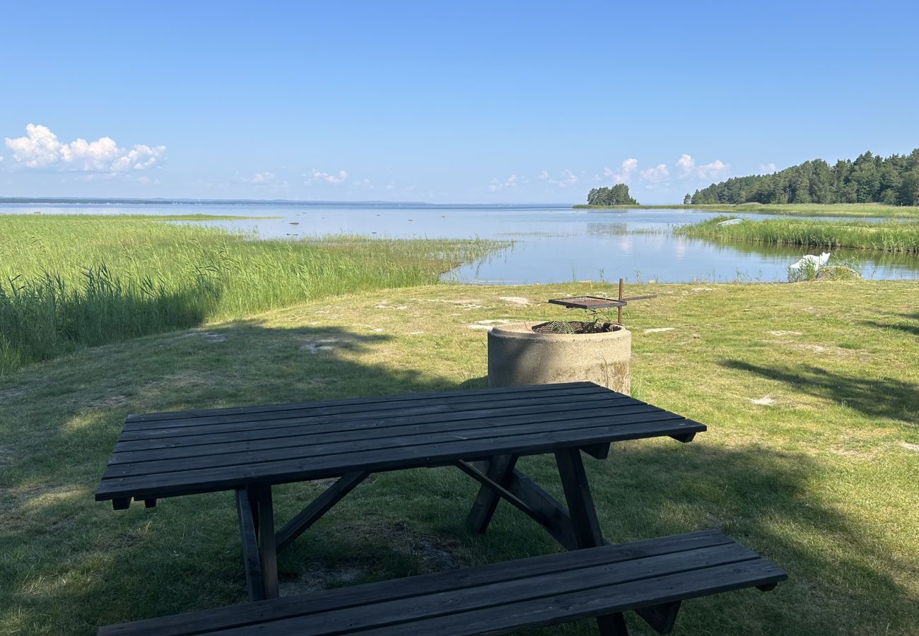Stuga i Mellerud - Mysigt och lantligt semesterboende 150 meter från Vänerns strand | SE17003