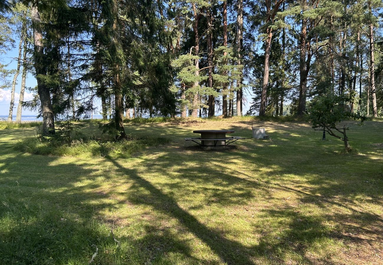 Stuga i Mellerud - Mysigt och lantligt semesterboende 150 meter från Vänerns strand | SE17003