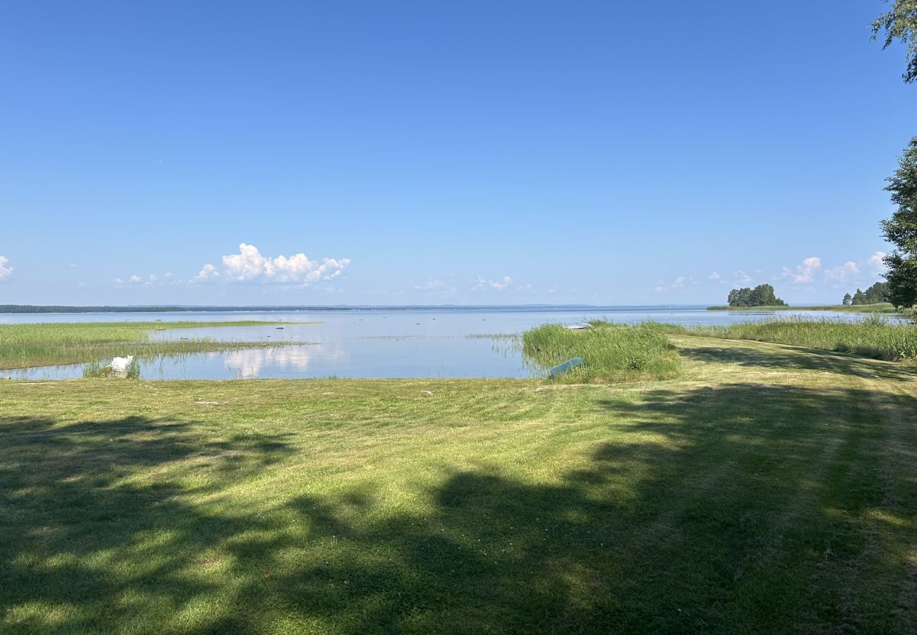 Stuga i Mellerud - Mysigt och lantligt semesterboende 150 meter från Vänerns strand | SE17003