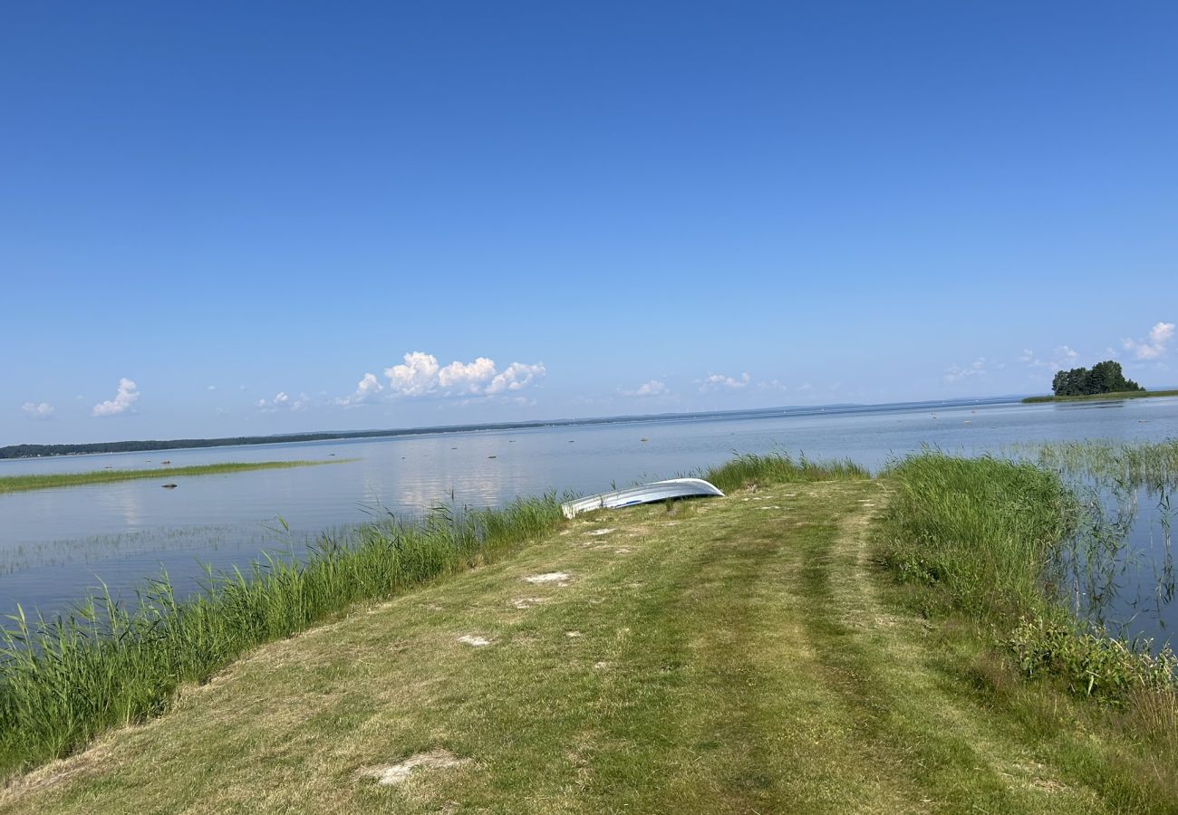 Stuga i Mellerud - Mysigt och lantligt semesterboende 150 meter från Vänerns strand | SE17003