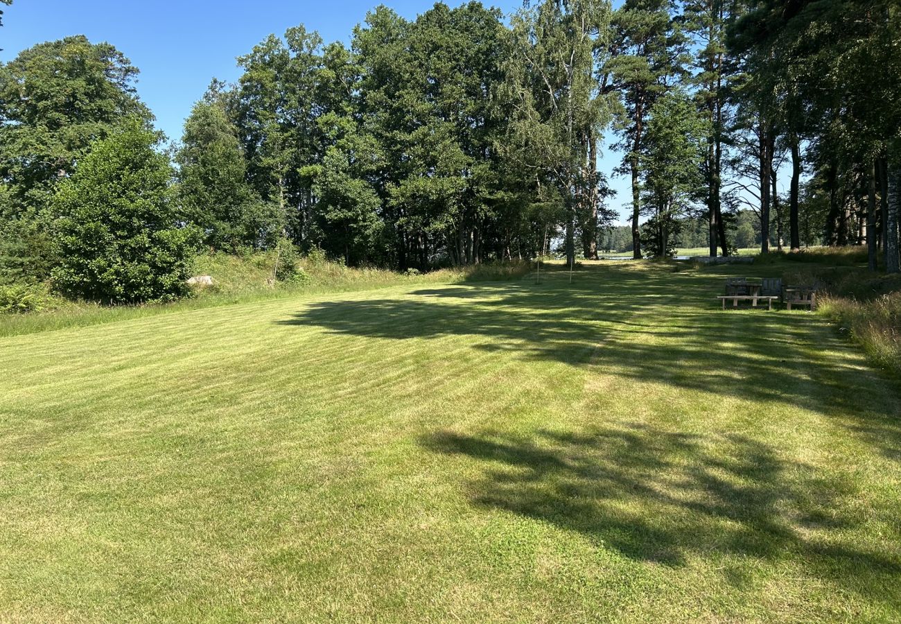 Stuga i Mellerud - Mysigt och lantligt semesterboende 150 meter från Vänerns strand | SE17003