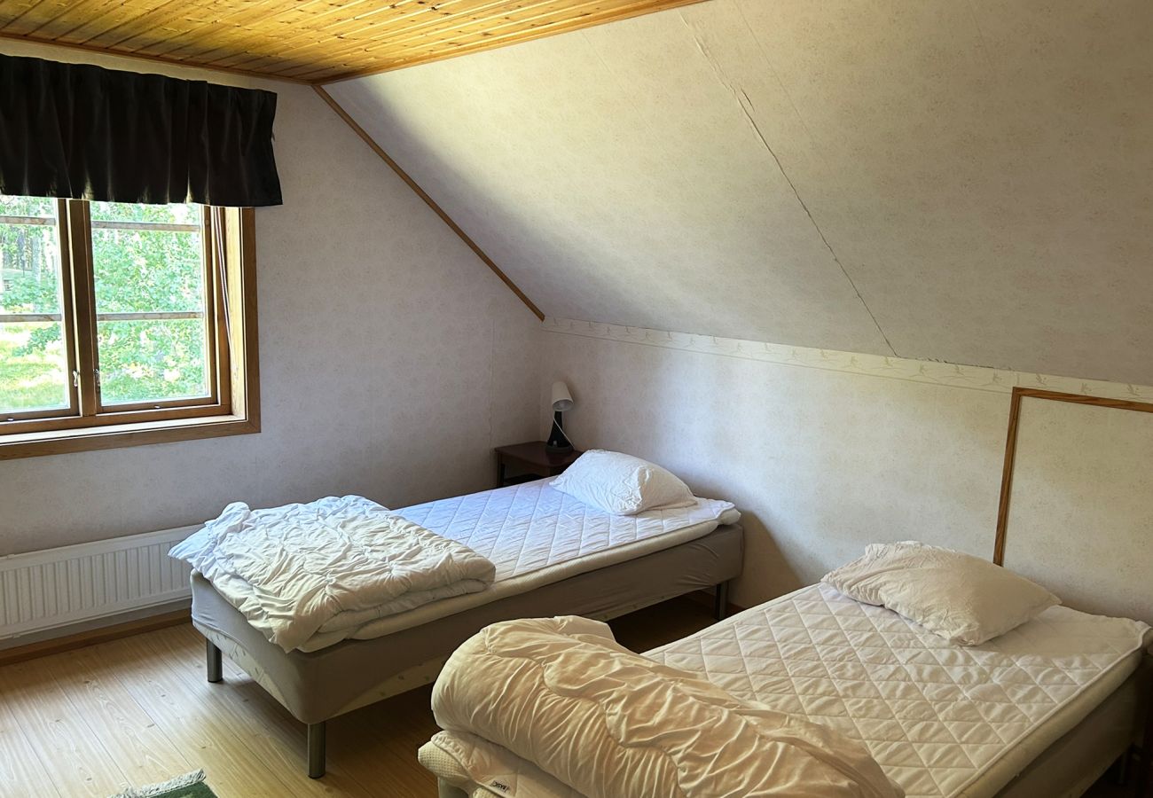 Stuga i Mellerud - Mysigt och lantligt semesterboende 150 meter från Vänerns strand | SE17003