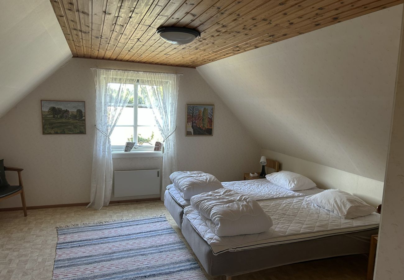 Stuga i Mellerud - Mysigt och lantligt semesterboende 150 meter från Vänerns strand | SE17003