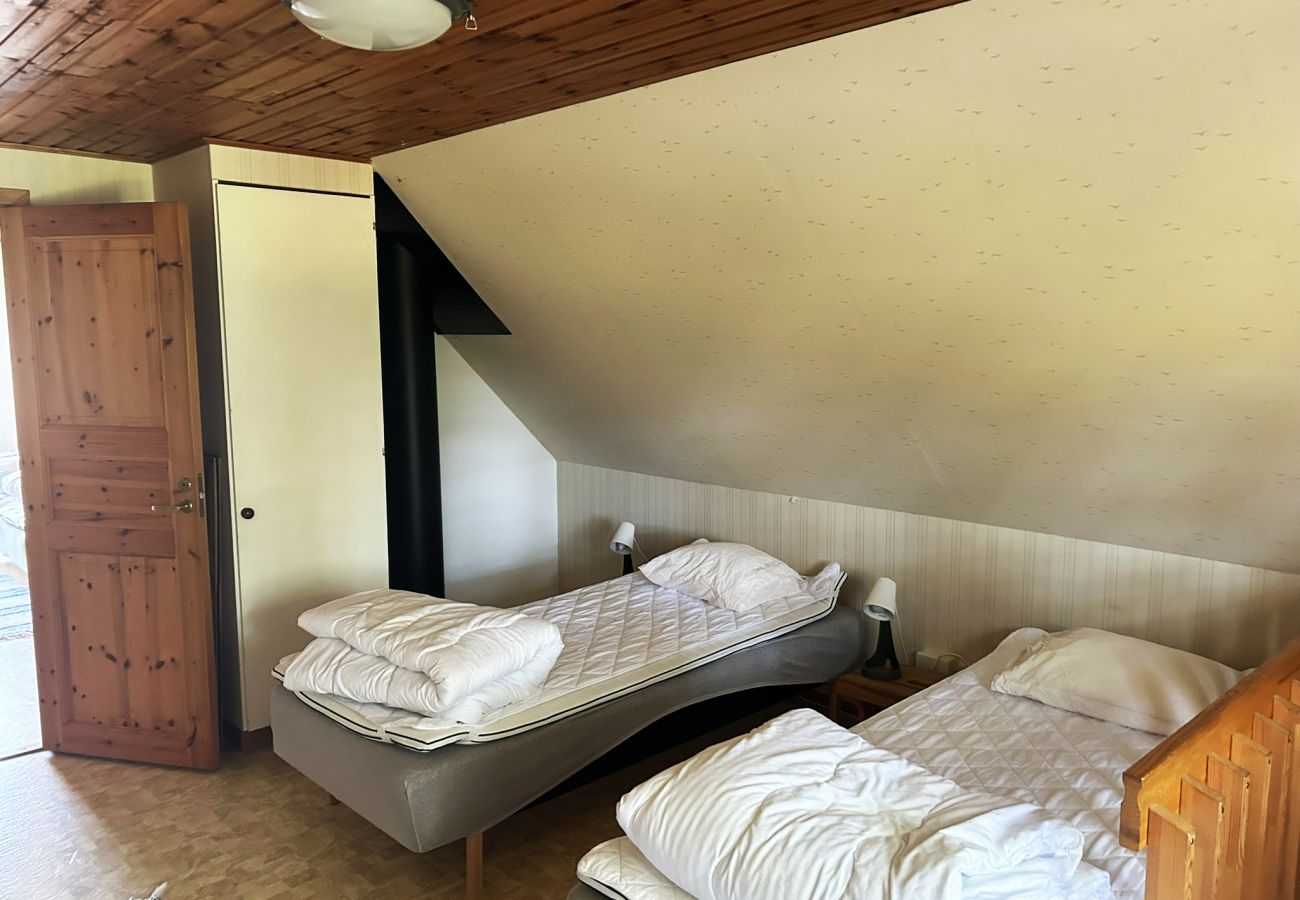 Stuga i Mellerud - Mysigt och lantligt semesterboende 150 meter från Vänerns strand | SE17003