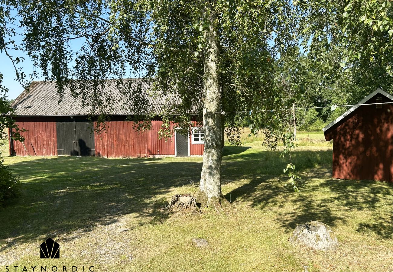 Stuga i Mellerud - Mysigt och lantligt semesterboende 150 meter från Vänerns strand | SE17003
