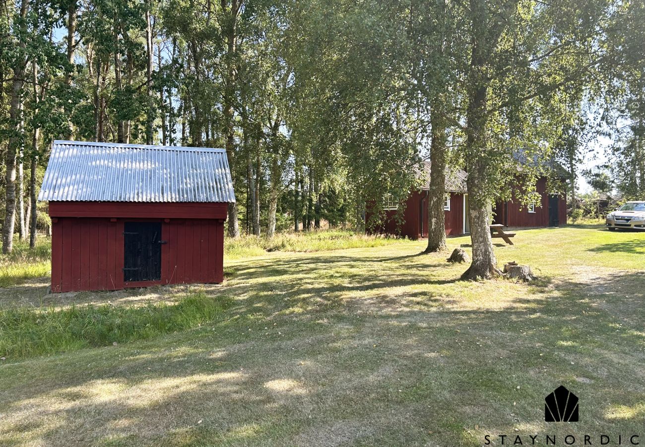 Stuga i Mellerud - Mysigt och lantligt semesterboende 150 meter från Vänerns strand | SE17003