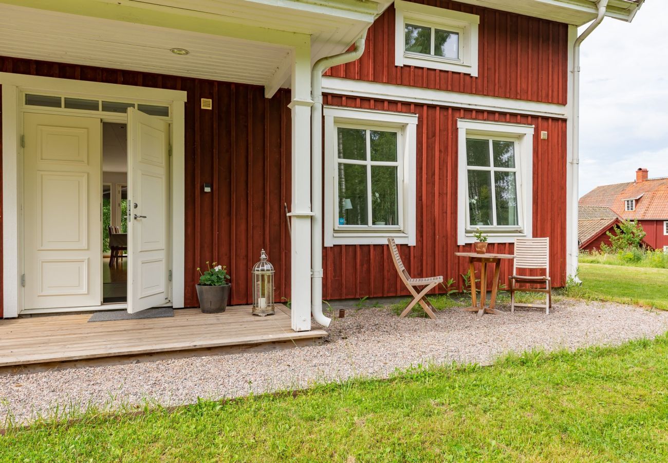 Stuga i Krylbo - Stort och välutrustat hus i Dalarna med bastu och spa