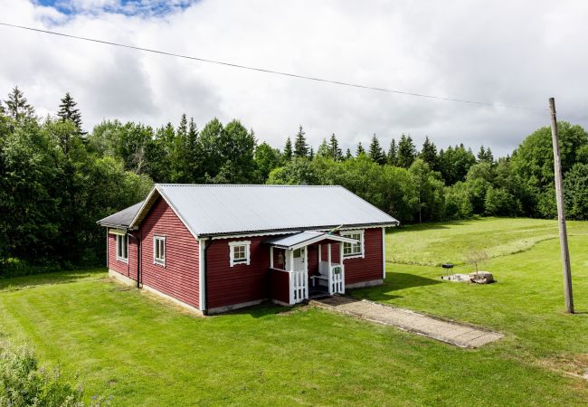  i Bredaryd - Mysig stuga i Småland nära till sjön