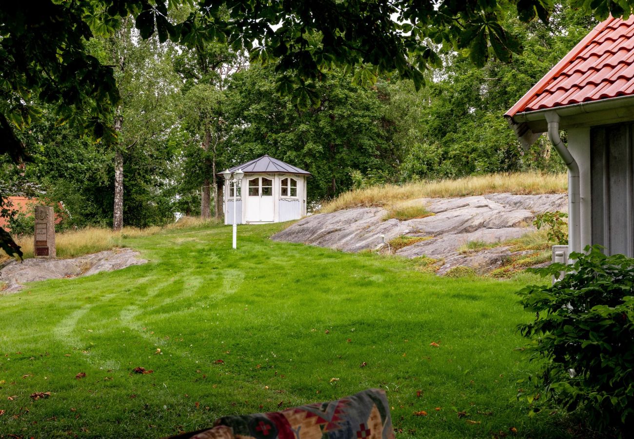 Stuga i Burseryd - Mysig liten stuga i Småland med närhet till sjö och fiske | SE07018