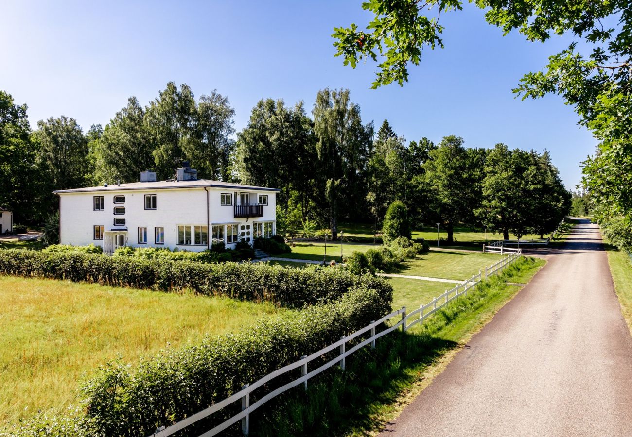 Stuga i Rydaholm - Stort och modernt funkishus med sandstrand 