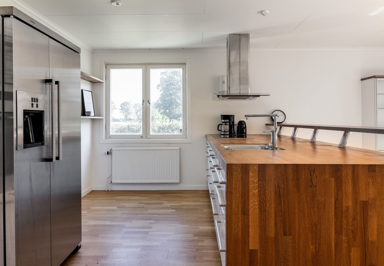 Stuga i Rydaholm - Stort och modernt funkishus med sandstrand 
