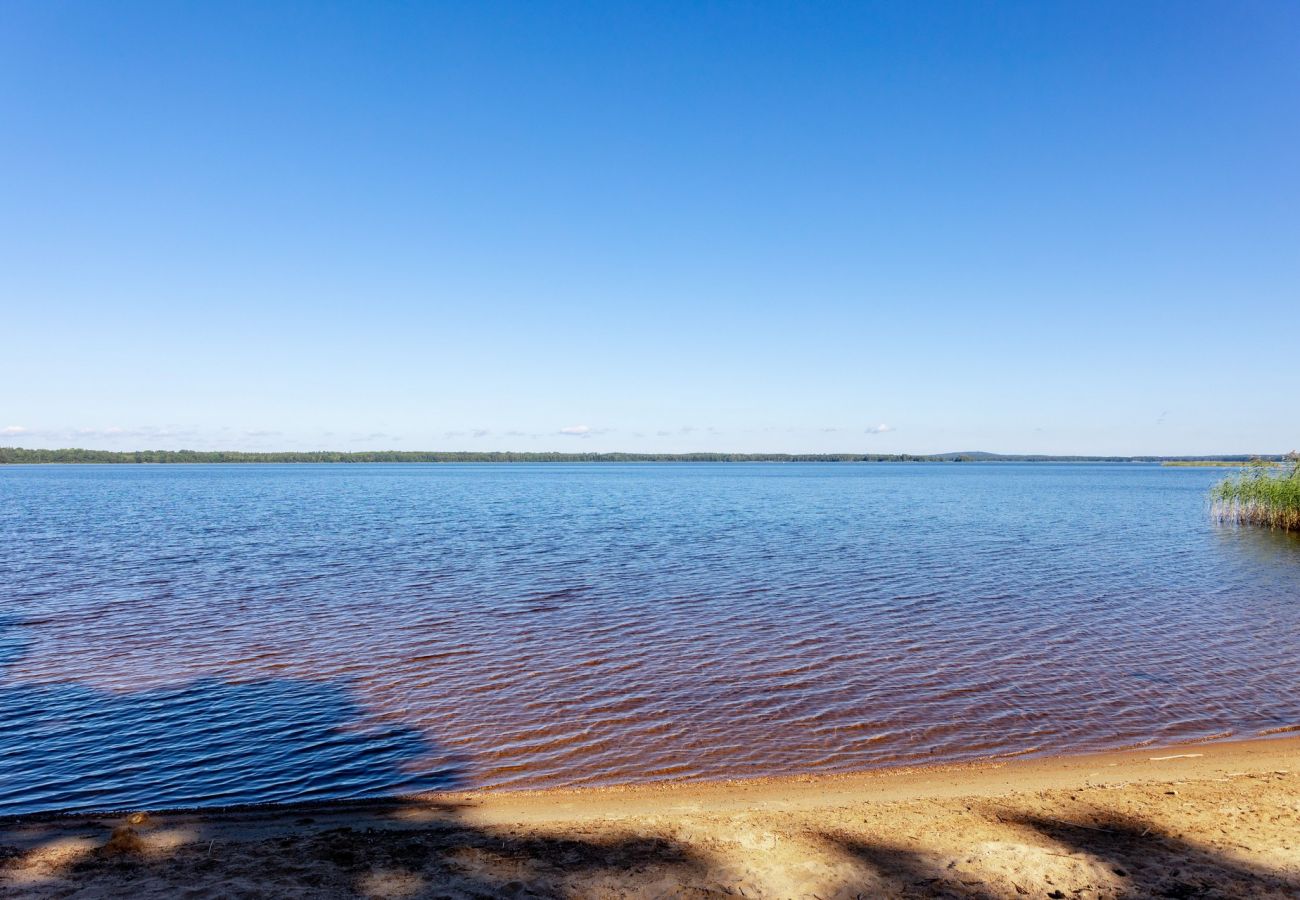Stuga i Rydaholm - Stort och modernt funkishus med sandstrand 