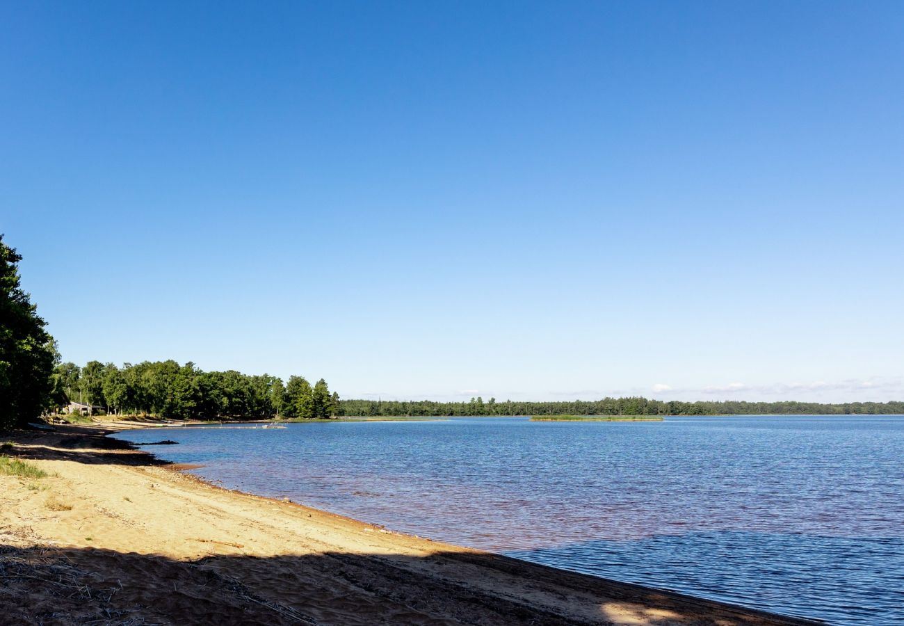 Stuga i Rydaholm - Stort och modernt funkishus med sandstrand 