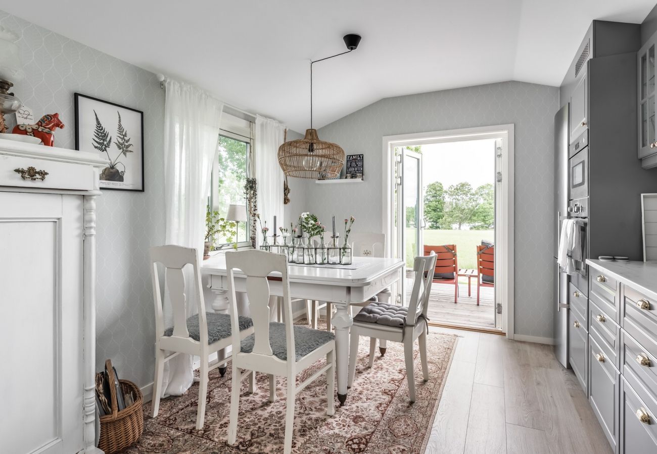 Stuga i Vittaryd - Fantastisk stuga med panoramautsikt över sjön Vidöstern | SE06031