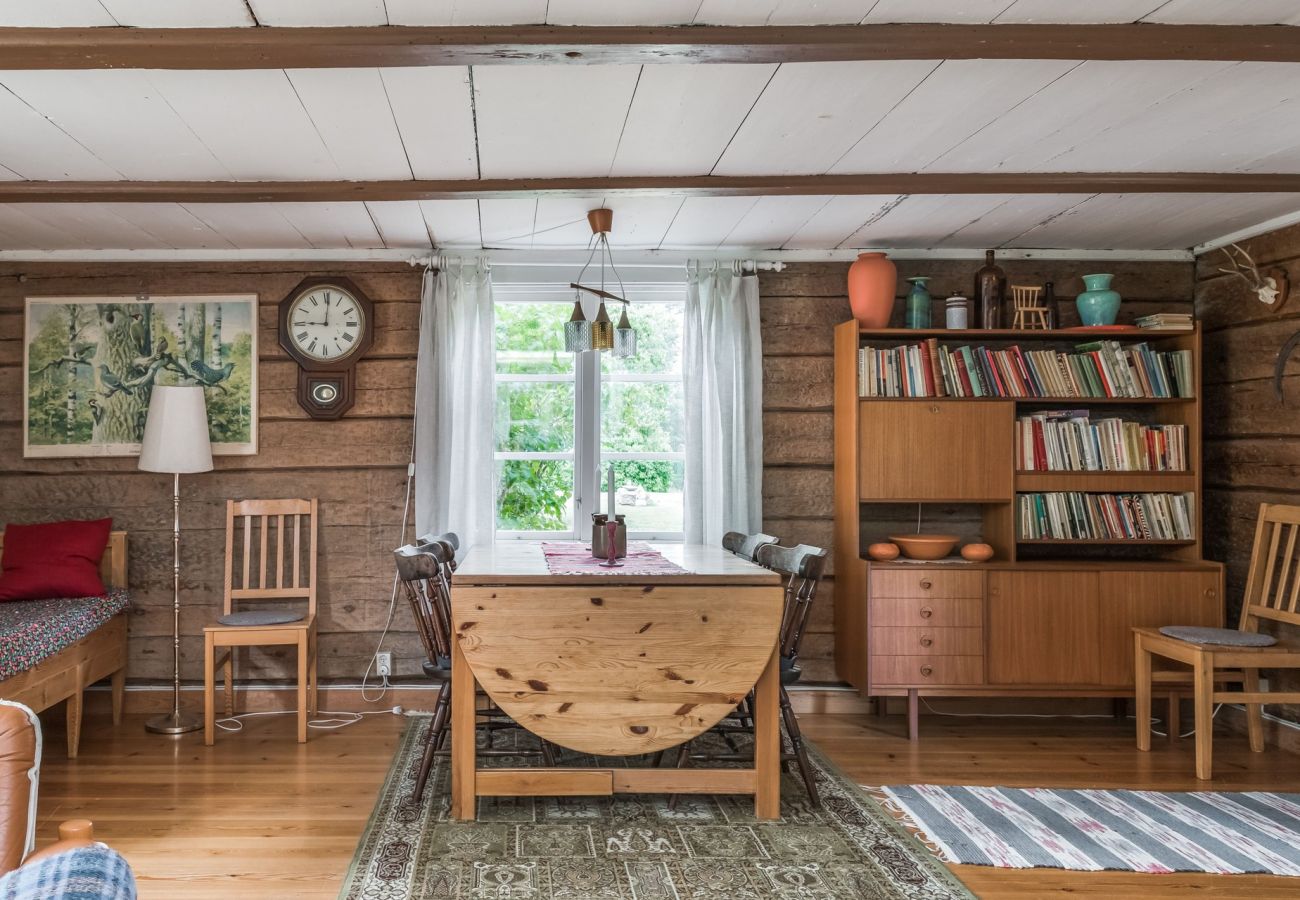 Stuga i Vimmerby - Mysig stuga med närhet till sjö med brygga | SE05017