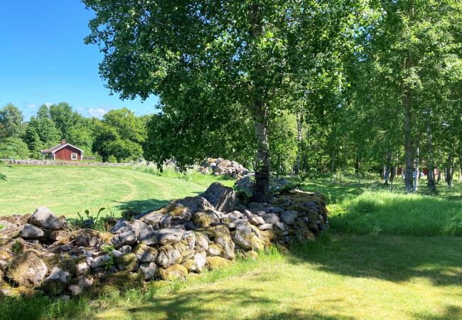 Stuga i Rydaholm - Trevlig stuga i Sjuhult med närhet till sjön Rymmen | SE060032