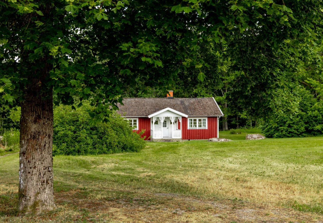 Stuga i Rydaholm - Trevlig stuga i Sjuhult med närhet till sjön Rymmen | SE060032