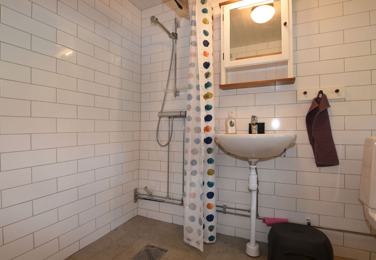 Stuga i Slite - Mysig och modern flygel I Boge på Gotlands östkust | SE12011