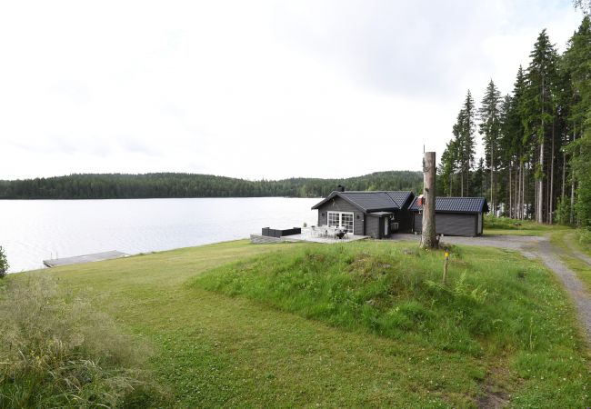 Stuga i Arvika - Mysigt semesterhus med egen brygga och panoramautsikt över Norra Örsjön Stuga i Arvika - Mysigt semesterhus med egen brygga och panoramautsikt över Norra Örsjön