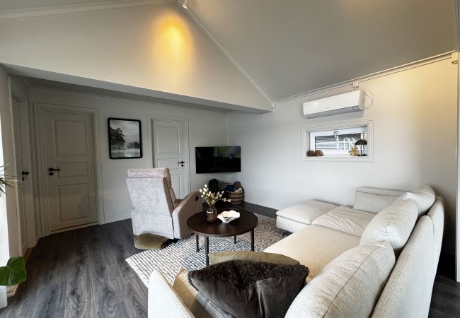 Stuga i Arvika - Mysigt semesterhus med egen brygga och panoramautsikt över Norra Örsjön Stuga i Arvika - Mysigt semesterhus med egen brygga och panoramautsikt över Norra Örsjön