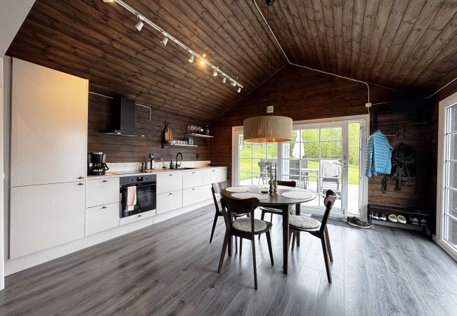 Stuga i Arvika - Mysigt semesterhus med egen brygga och panoramautsikt över Norra Örsjön Stuga i Arvika - Mysigt semesterhus med egen brygga och panoramautsikt över Norra Örsjön