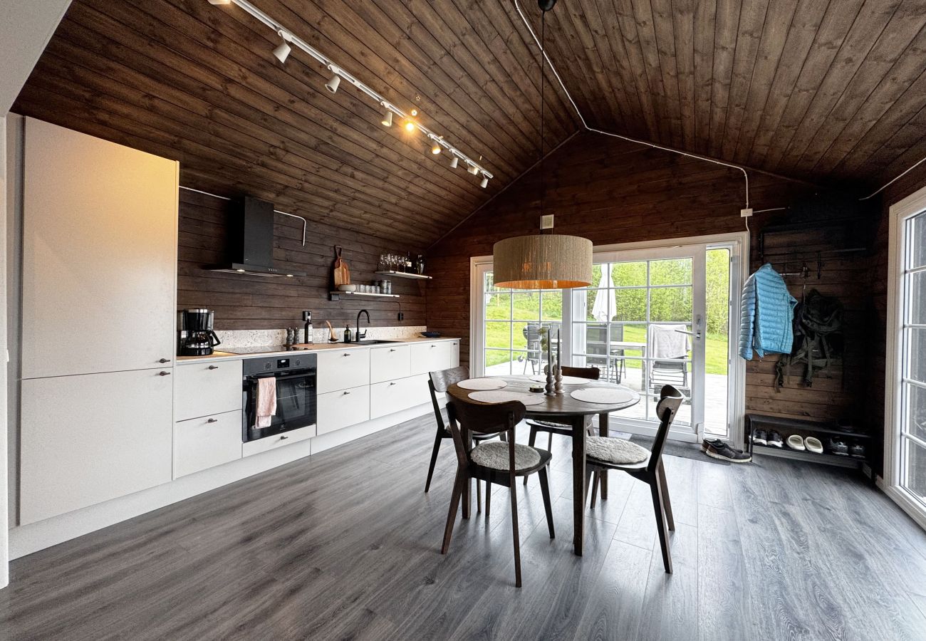 Stuga i Arvika - Mysigt semesterhus med egen brygga och panoramautsikt över Norra Örsjön