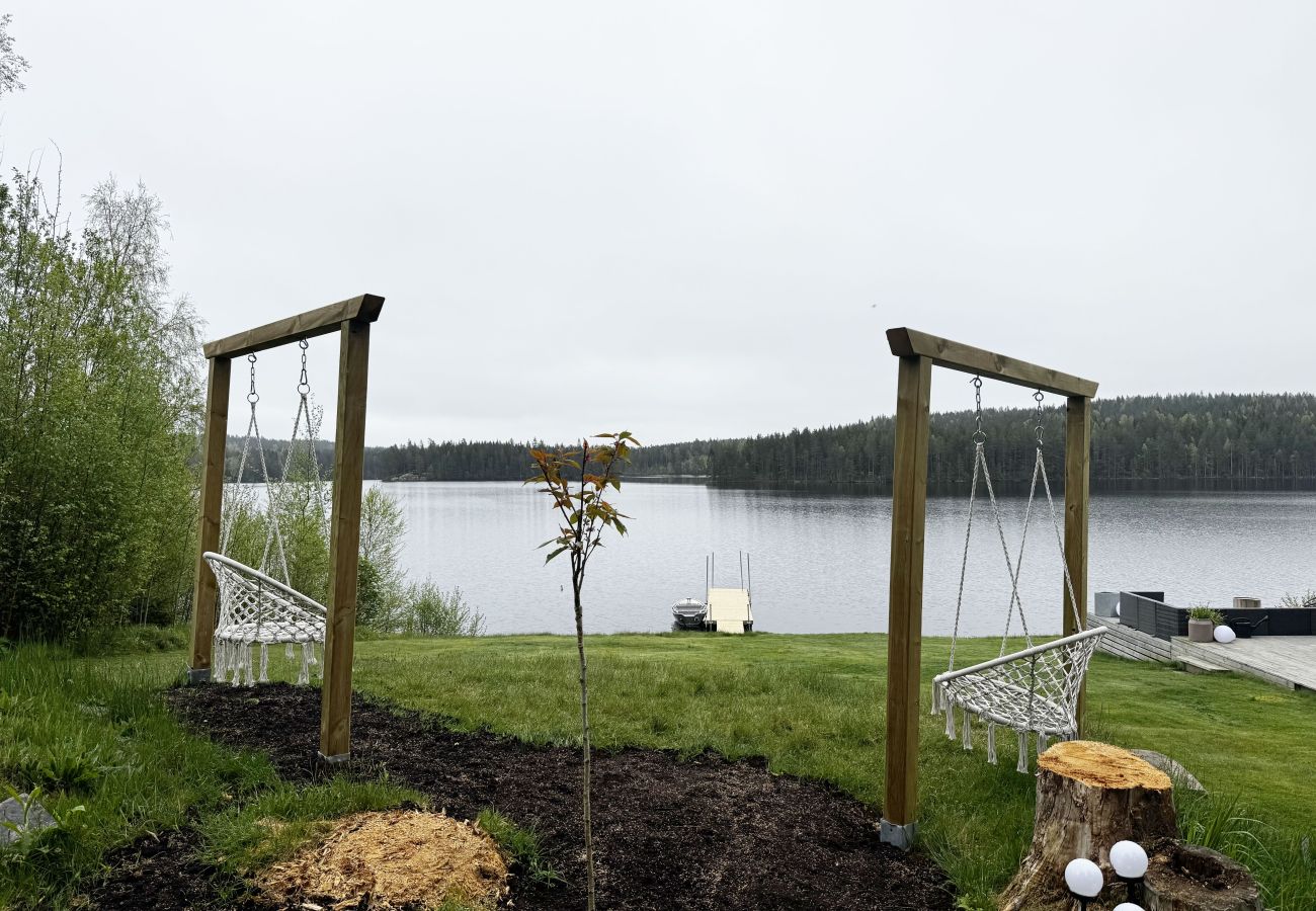 Stuga i Arvika - Mysigt semesterhus med egen brygga och panoramautsikt över Norra Örsjön