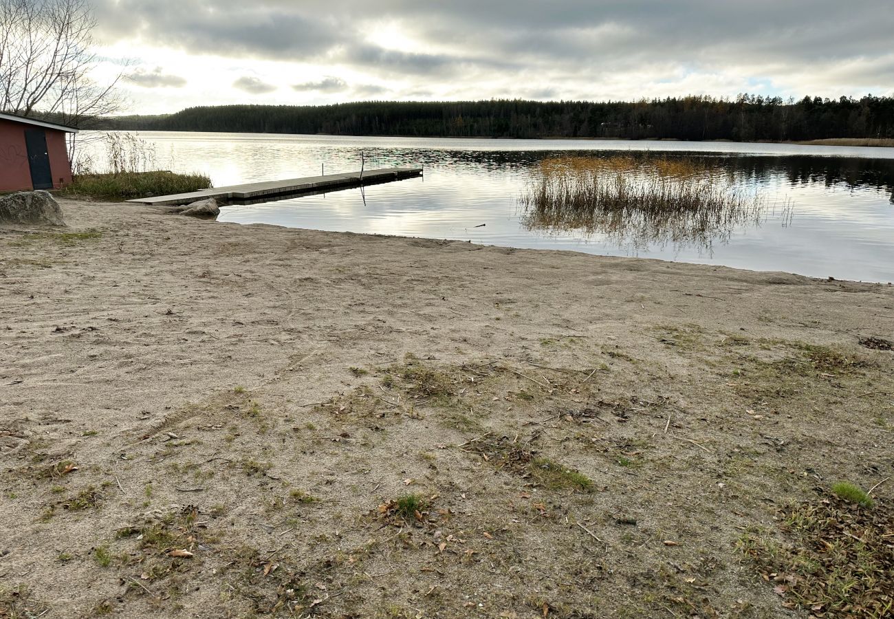 Stuga i Åkers Styckebruk - Mycket trevligt och nybyggt annex i Strängnäs | SE14010 