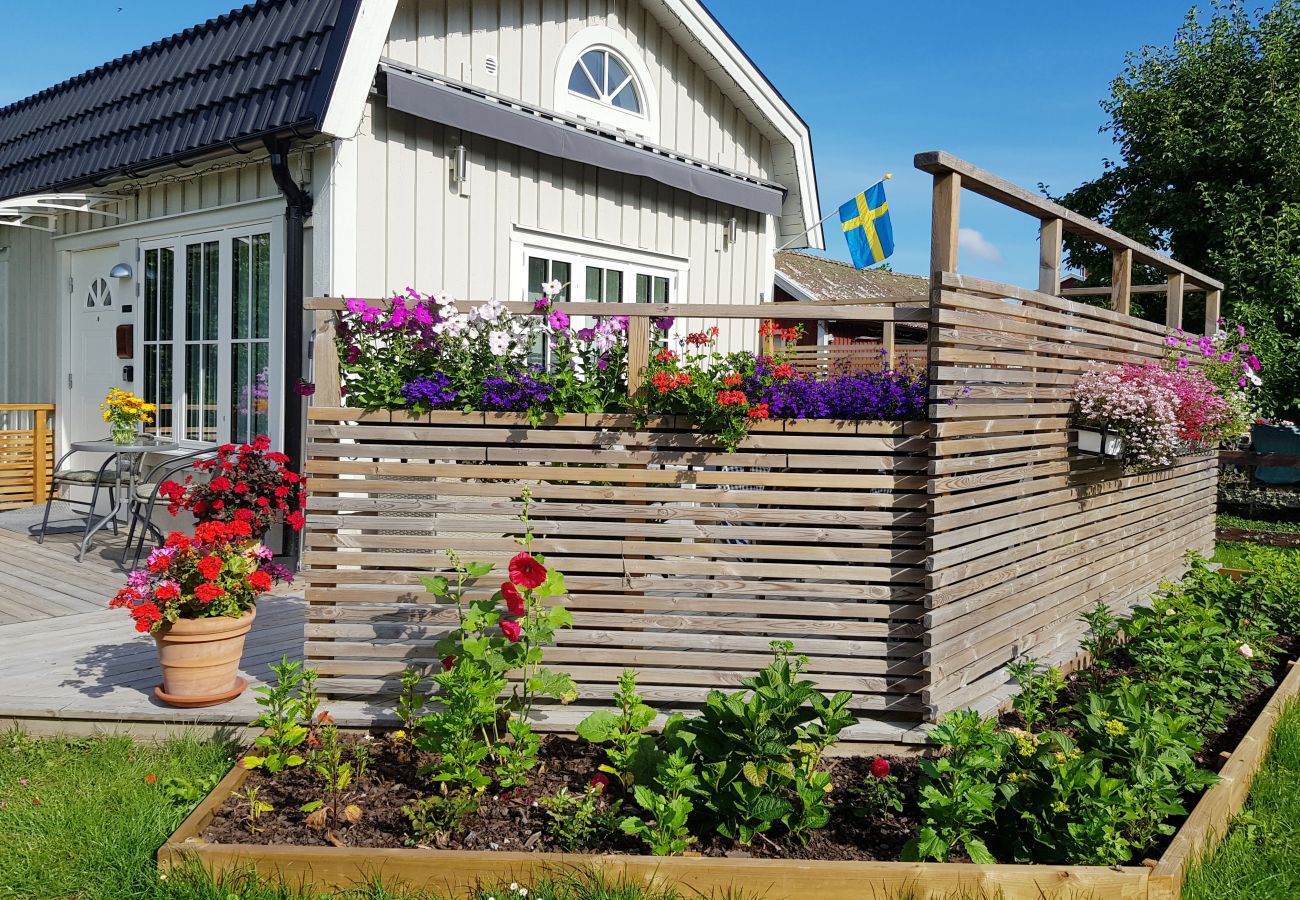 Stuga i Åkers Styckebruk - Mycket trevligt och nybyggt annex i Strängnäs | SE14010 