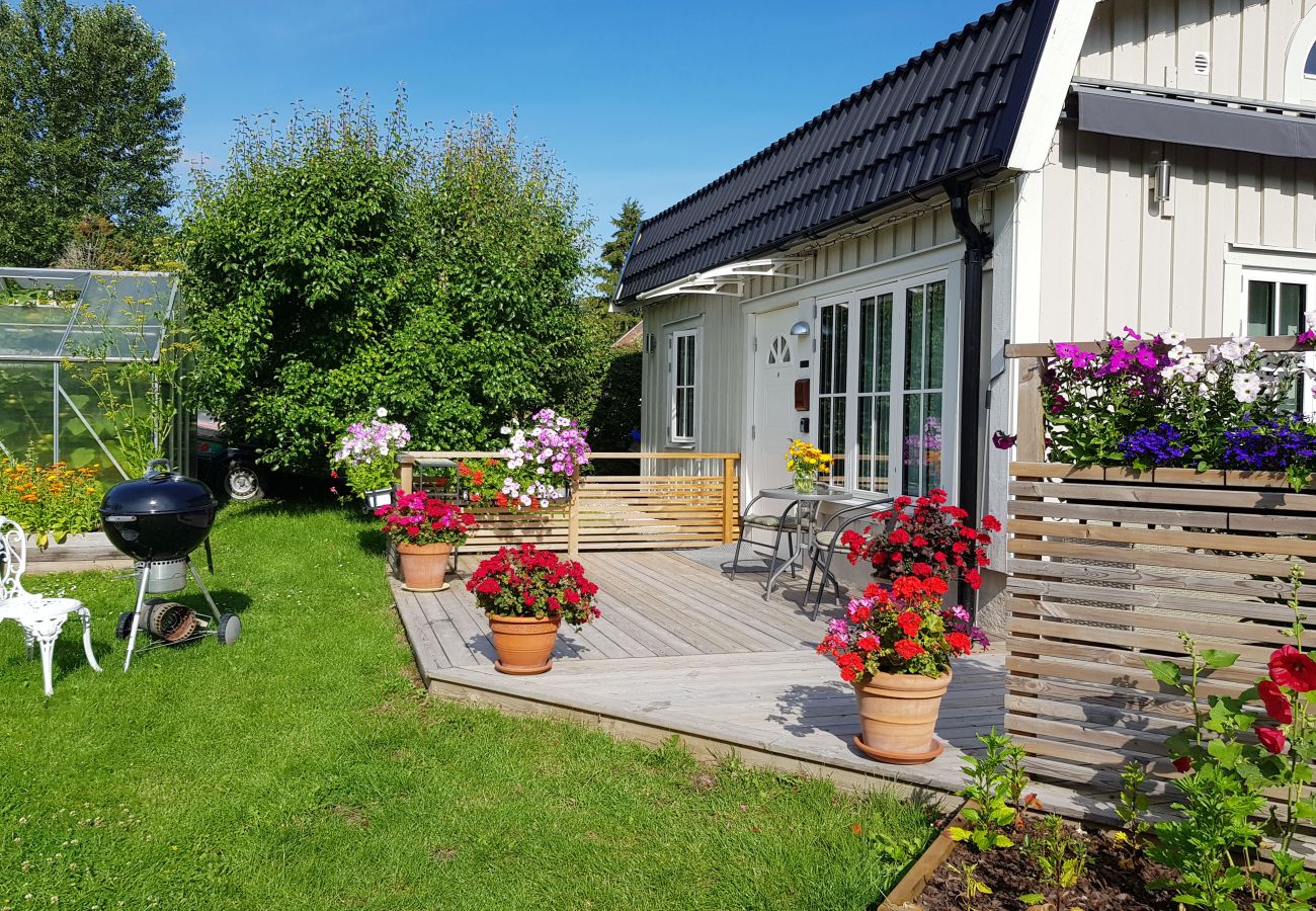 Stuga i Åkers Styckebruk - Mycket trevligt och nybyggt annex i Strängnäs | SE14010 