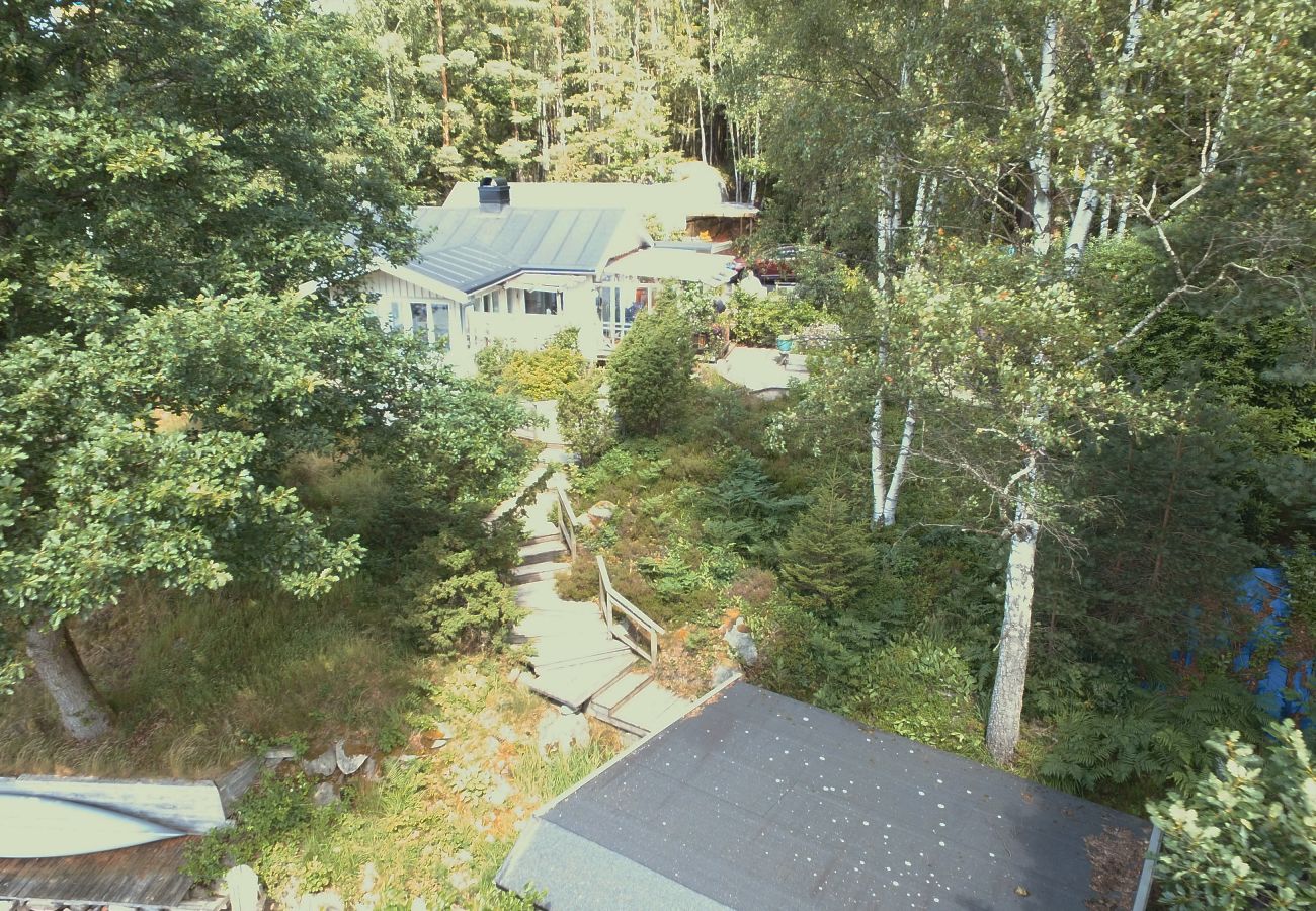 Stuga i Mölnlycke - Stort hus med egen sandstrand och båt i Mölnlycke | SE08034 