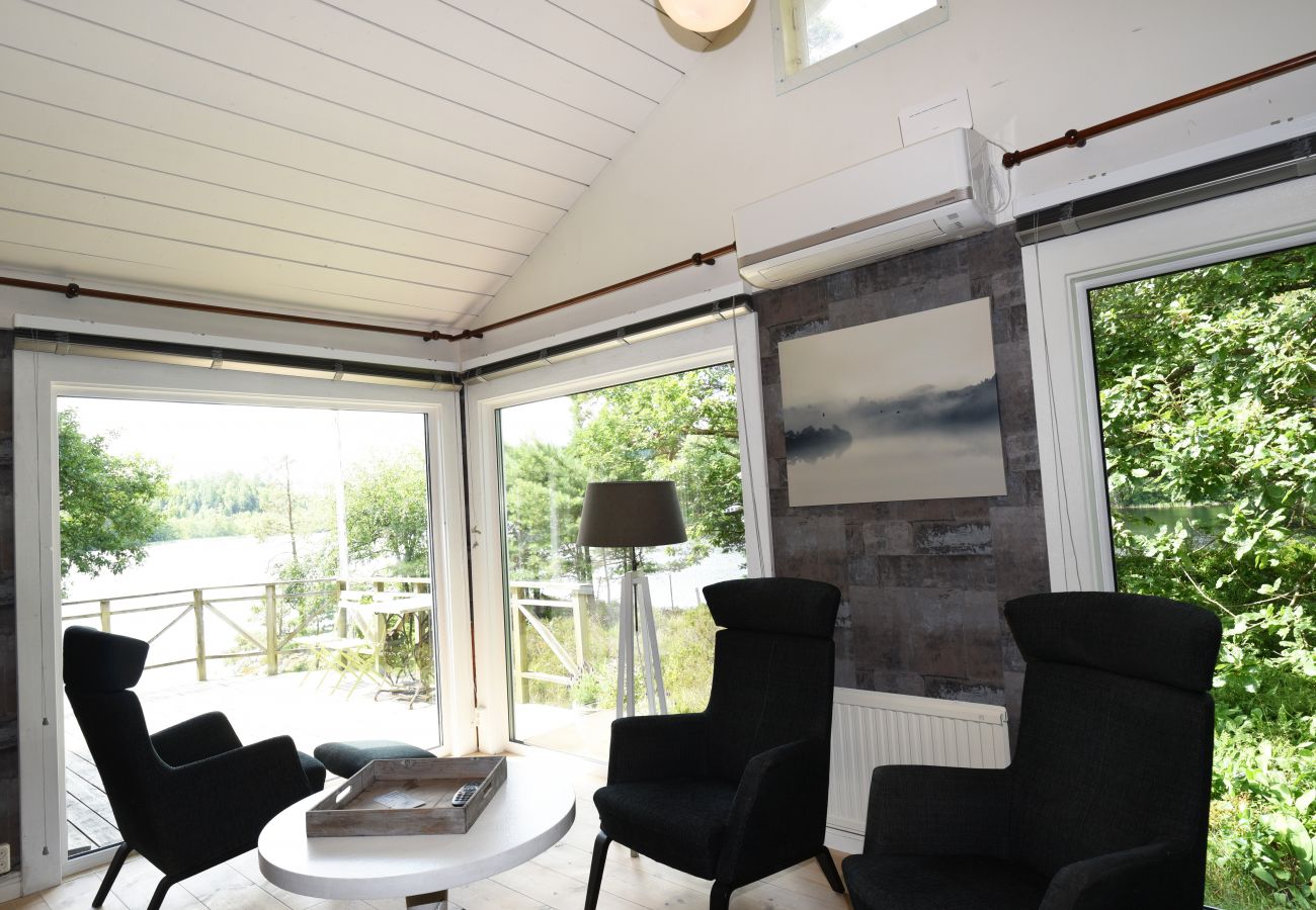 Stuga i Mölnlycke - Stort hus med egen sandstrand och båt i Mölnlycke | SE08034 