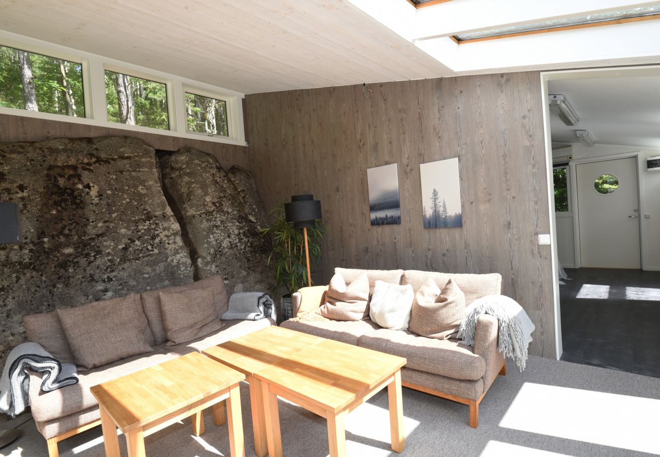 Stuga i Mölnlycke - Stort hus med egen sandstrand och båt i Mölnlycke | SE08034 