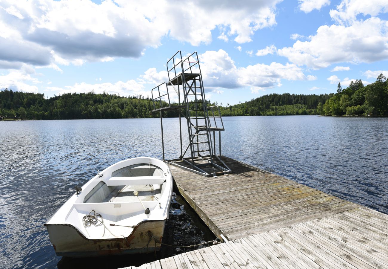 Stuga i Mölnlycke - Stort hus med egen sandstrand och båt i Mölnlycke | SE08034 